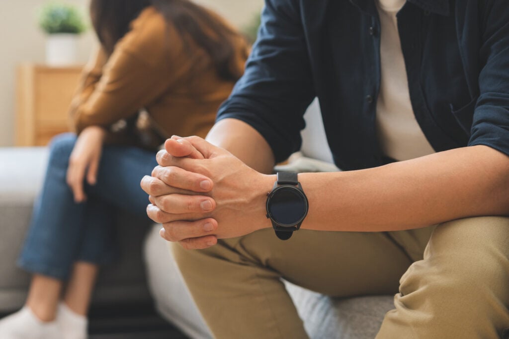 Insecurities In Relationships: Everything You Need To Know 3 insecure couple